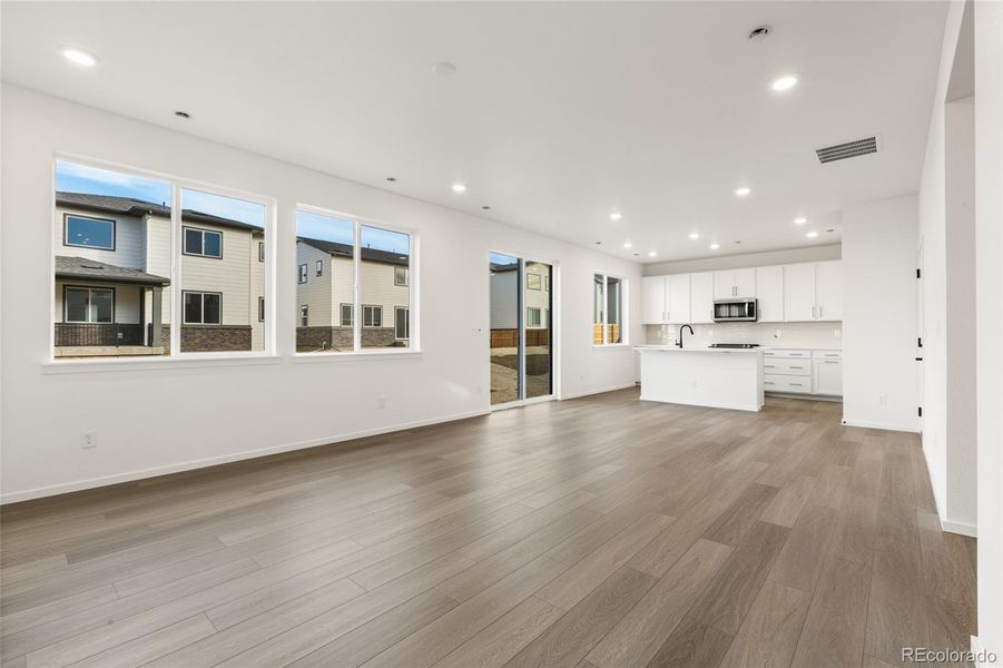 Spacious, unfurnished interior of a new home in Harvest Crossing, Aurora (Image 12).