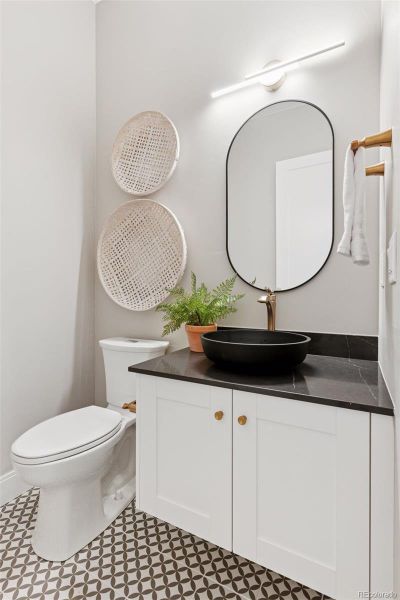 Photos are of a similar unit. Photos are of a similar unit.