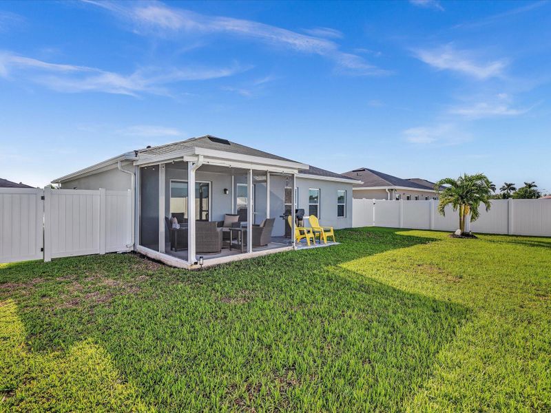 Exterior details and patio area of a home in , Belle Glade (Image 30).
