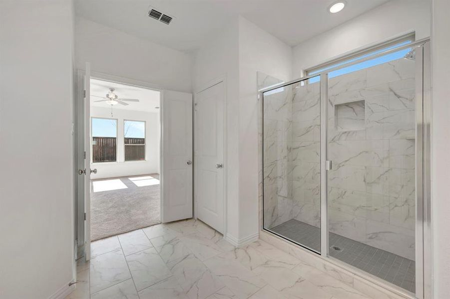 Spacious, unfurnished interior of a new home in Lily Creek at Sutton Fields, Aubrey (Image 37).