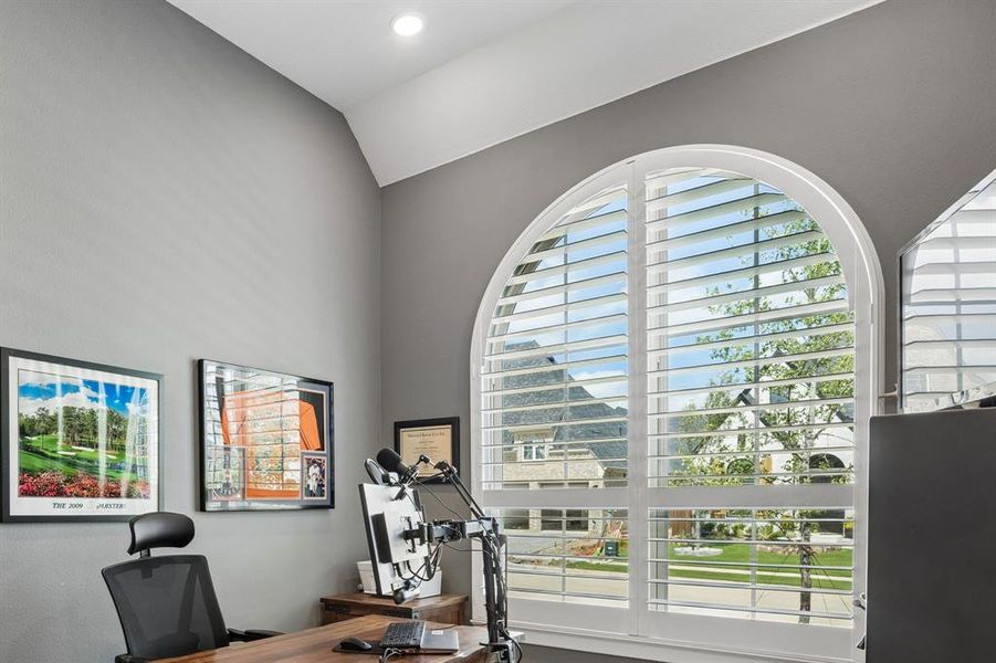 Furnished interior view inside a new home in Sandbrock Ranch, Aubrey (Image 27).