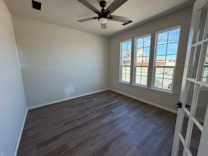 Spacious, unfurnished interior of a new home in Waterford Park, Weatherford (Image 8).