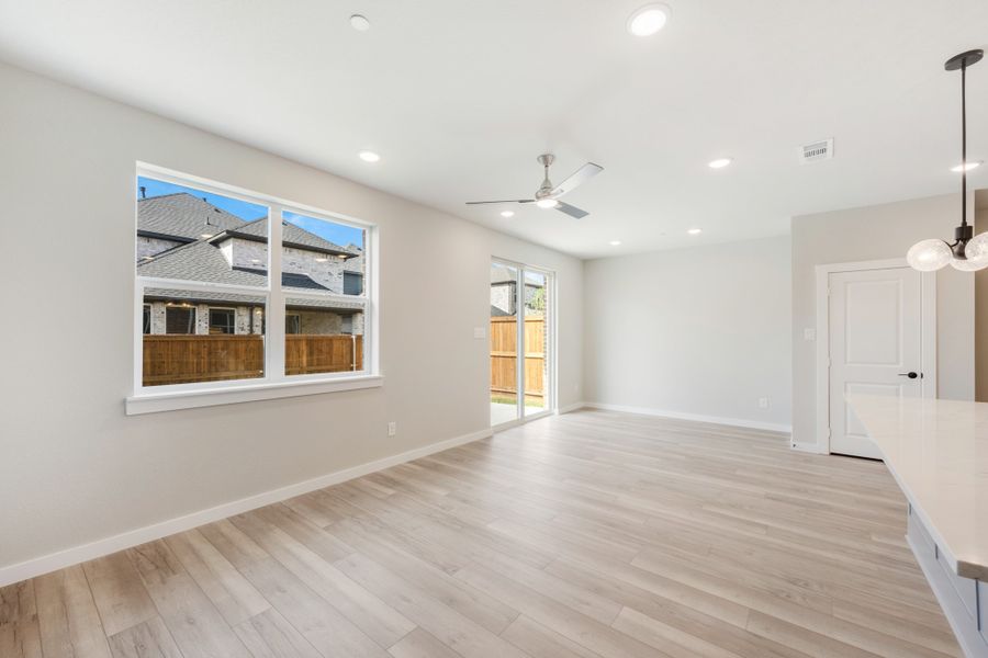 Spacious, unfurnished interior of a new home in Woodbridge Townhomes, Wylie (Image 23).