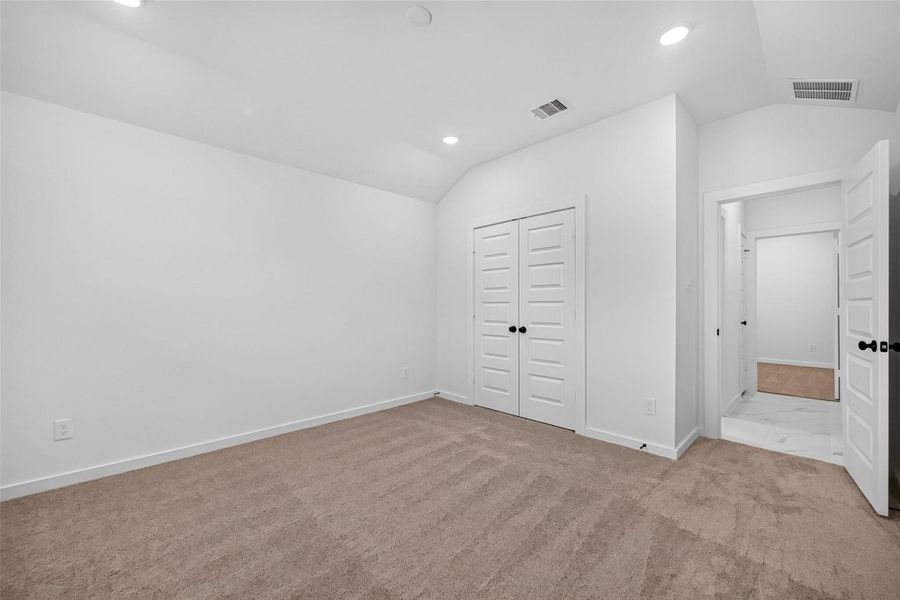 Spacious, unfurnished interior of a new home in Foxtail Palms, Manvel (Image 44).