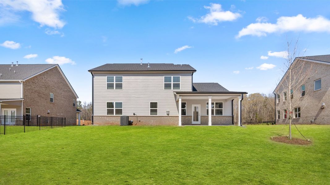 Representative exterior details of a home built from the Edison by D.R. Horton in Westland, Bogart (Image 3).