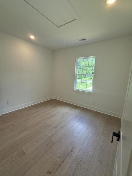 Spacious, unfurnished interior of a new home in , St. Matthews (Image 14).