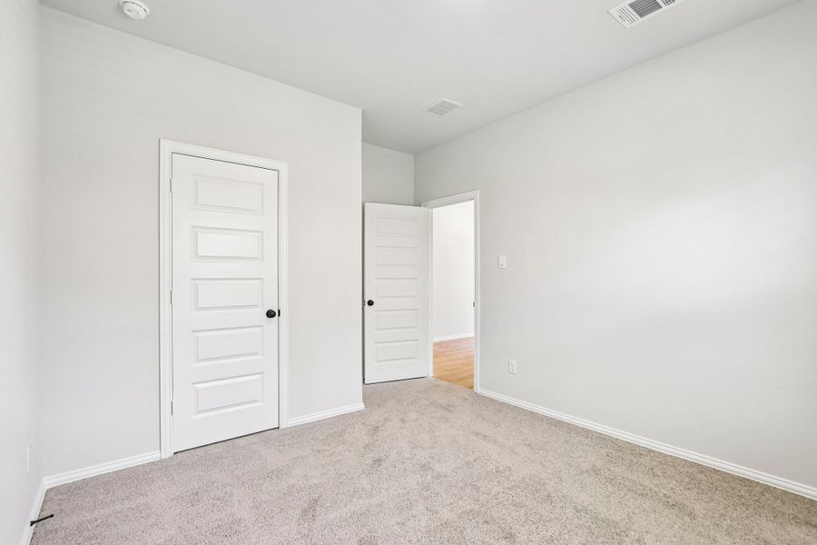 Spacious, unfurnished interior of a new home in Rolling Ridge, Van Alstyne (Image 12).