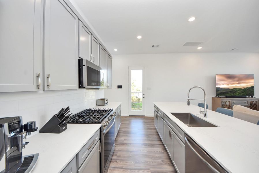 Furnished interior view inside a new home in Cross Creek Ranch, Fulshear (Image 10).