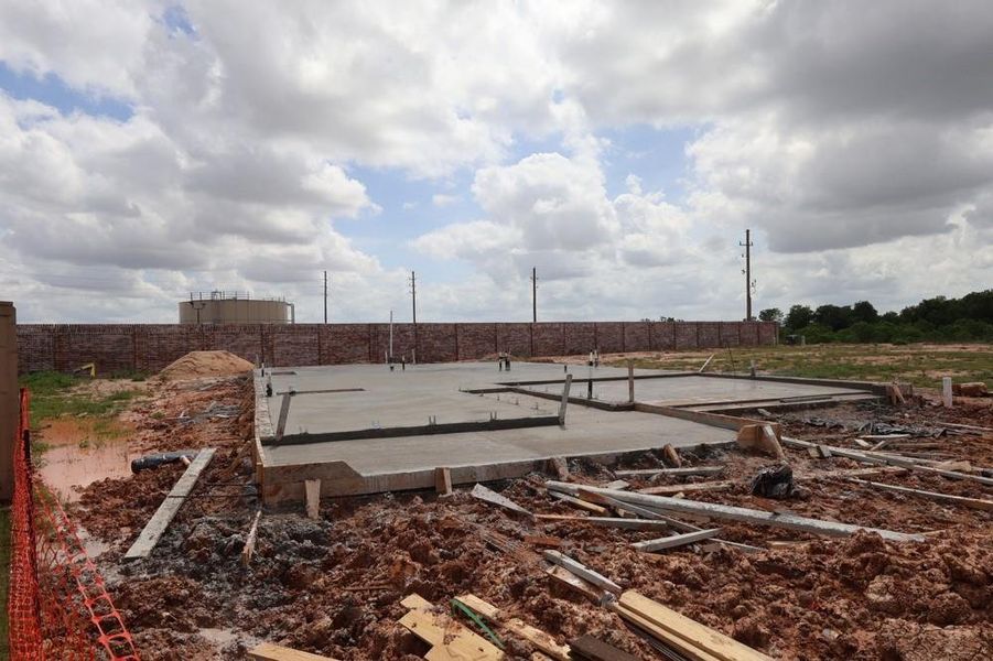 Every foundation at DWH is engineered and it’s inspected three times! We do not do “batch” testing. Rest easy knowing your foundation comes with a 10 year warranty. Every foundation at DWH is engineered and it’s inspected three times! We do not do “batch” testing. Rest easy knowing your foundation comes with a 10 year warranty.