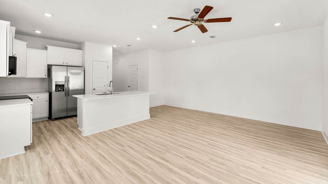 Spacious, unfurnished interior of a new home in Hawks Landing Townhomes, Santa Rosa Beach (Image 17).