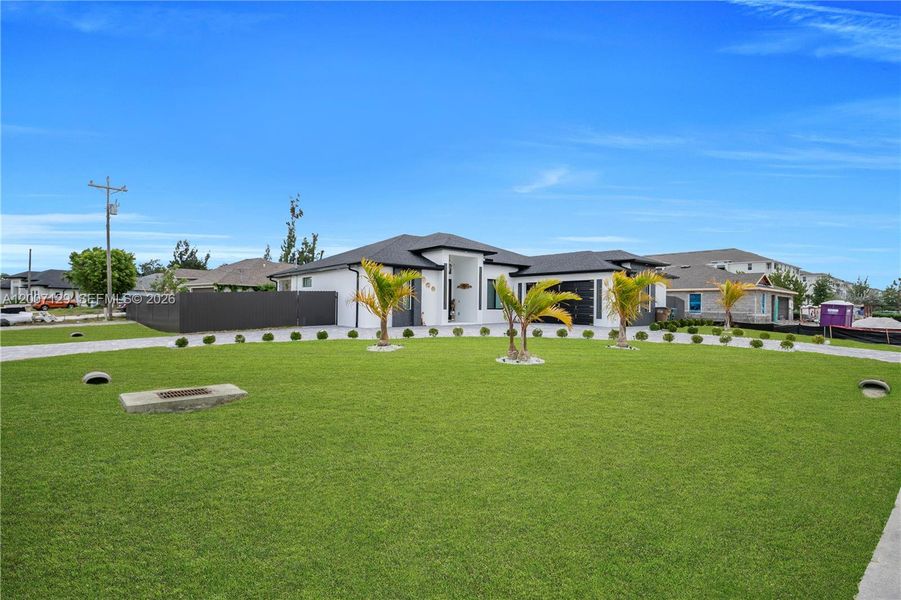 Community amenities in , Cape Coral (Image 41).