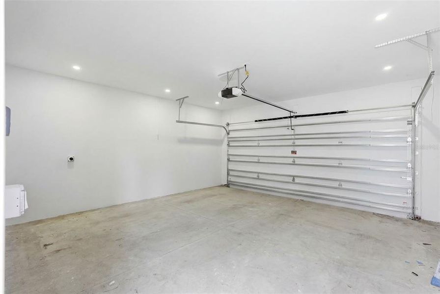 Spacious, unfurnished interior of a new home in , St. Petersburg (Image 31).