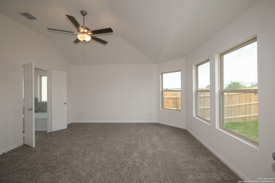 Spacious, unfurnished interior of a new home in Hunters Ranch, San Antonio (Image 32). Spacious, unfurnished interior of a new home in Hunters Ranch, San Antonio (Image 32).