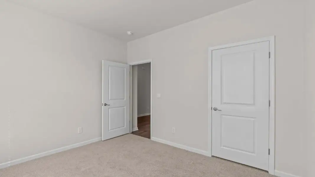 Spacious, unfurnished interior of a new home in Chambray, New Bern (Image 23).