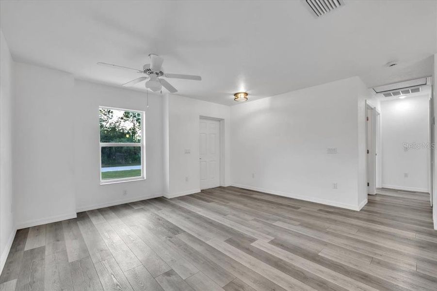 Spacious, unfurnished interior of a new home in , Punta Gorda (Image 26).