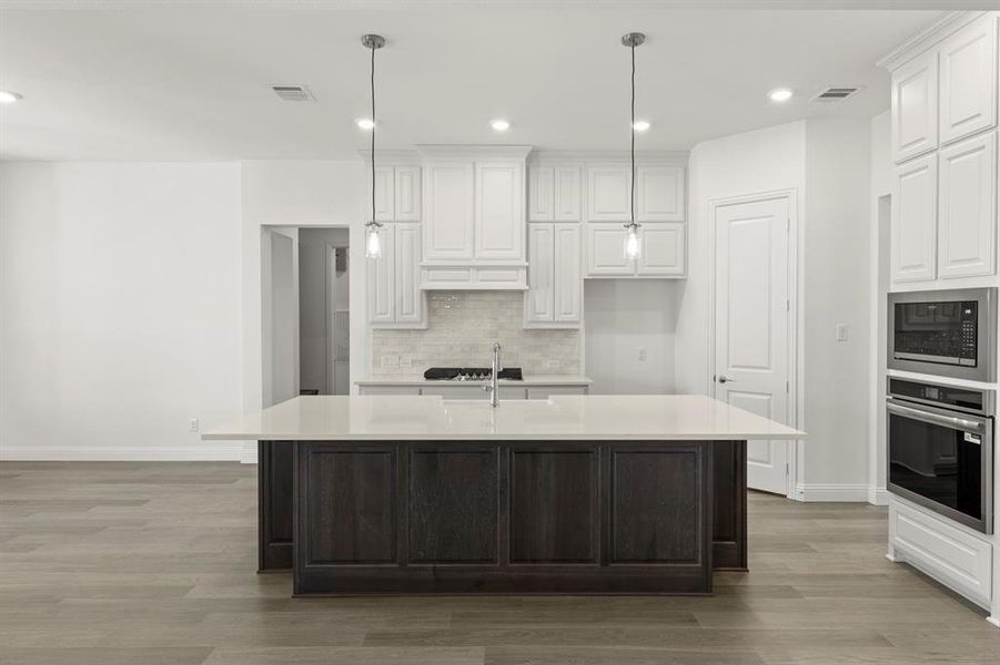 13. 512 Birthright - Kitchen