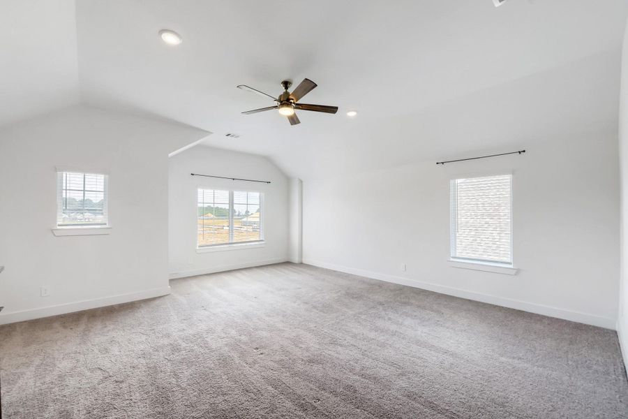 Spacious, unfurnished interior of a new home in Sorella, Tomball (Image 13). Spacious, unfurnished interior of a new home in Sorella, Tomball (Image 13).