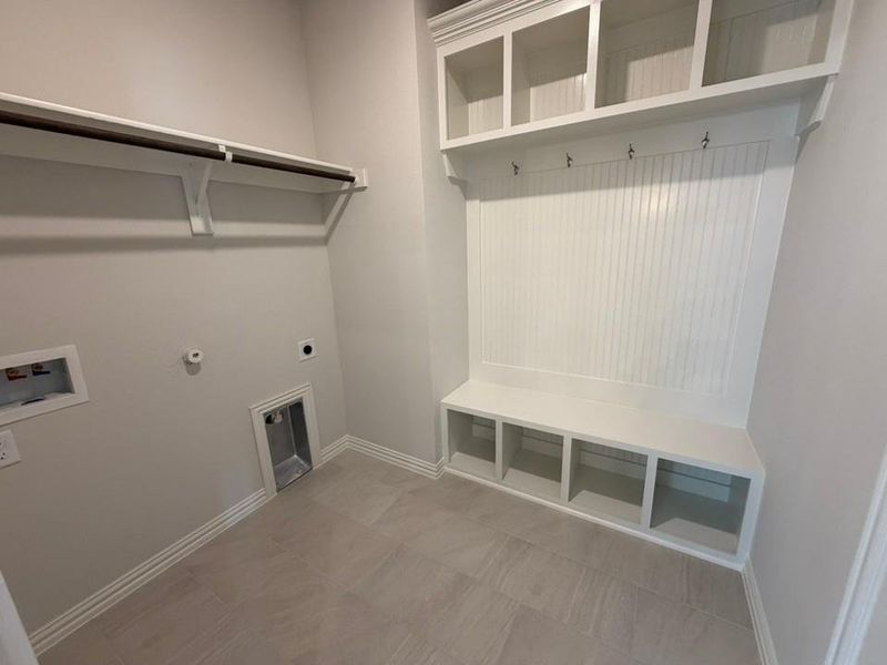 Spacious, unfurnished interior of a new home in Waterford Park, Weatherford (Image 10).