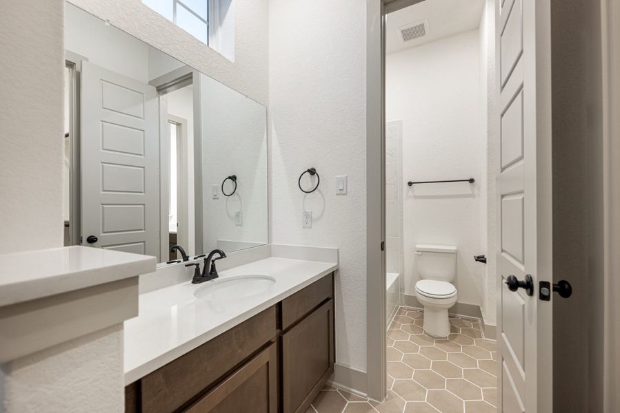 Furnished interior view inside a new home in Mesa Western, Cibolo (Image 14).