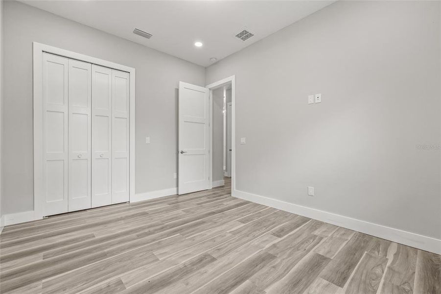 Spacious, unfurnished interior of a new home in , Tampa (Image 33).