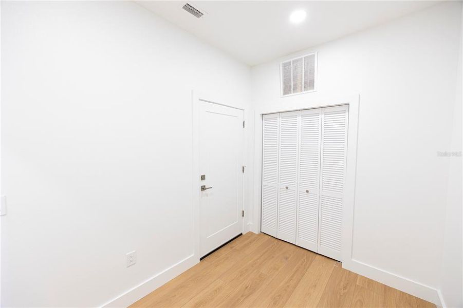 Spacious, unfurnished interior of a new home in , St. Petersburg (Image 56).