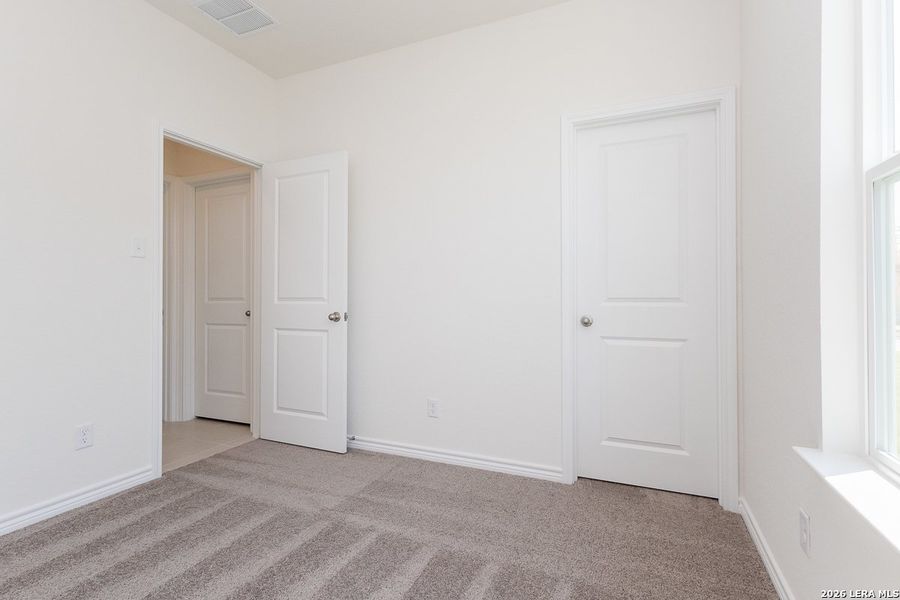 Spacious, unfurnished interior of a new home in Woodside Farms, Seguin (Image 13).