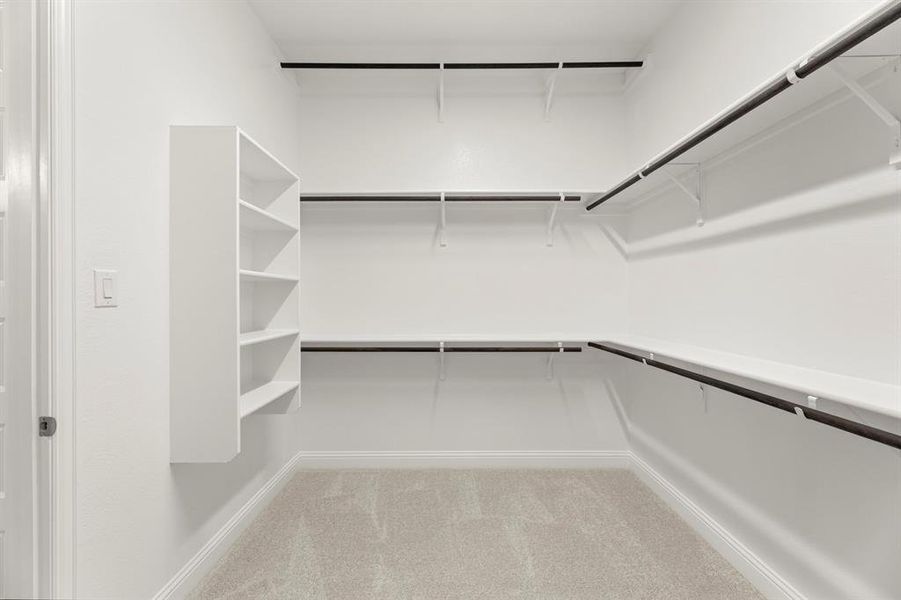 19. 632 Brazos - Closet