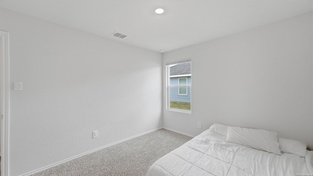 Spacious, unfurnished interior of a new home in Ladera, Luling (Image 23).