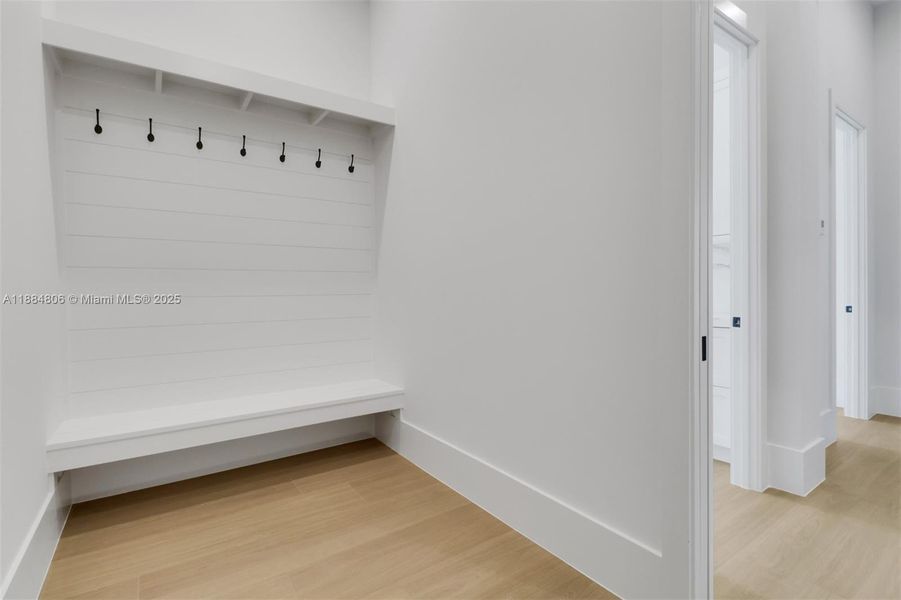 Spacious, unfurnished interior of a new home in , Naples (Image 33).
