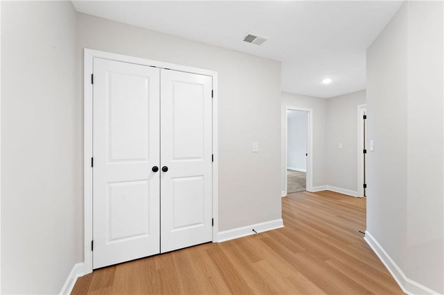 Spacious, unfurnished interior of a new home in Cherokee Township, Acworth (Image 21).