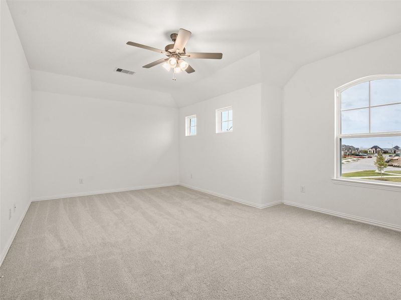 Spacious, unfurnished interior of a new home in Brookewater, Rosenberg (Image 28).