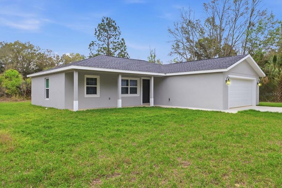 Exterior details and patio area of a home in , Crystal River (Image 20).