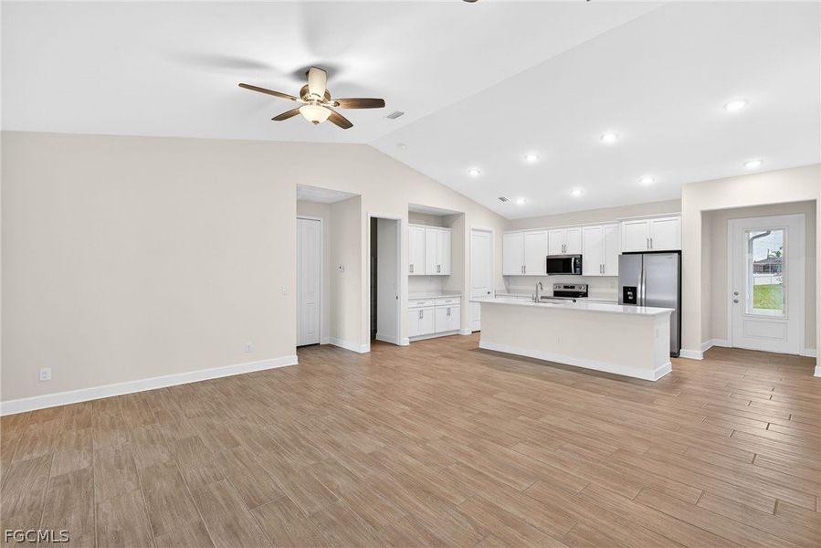 Spacious, unfurnished interior of a new home in Cape Coral, Cape Coral (Image 15).