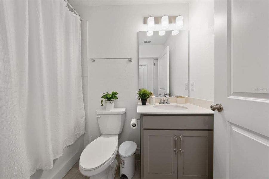 Furnished interior view inside a new home in , Winter Garden (Image 15).