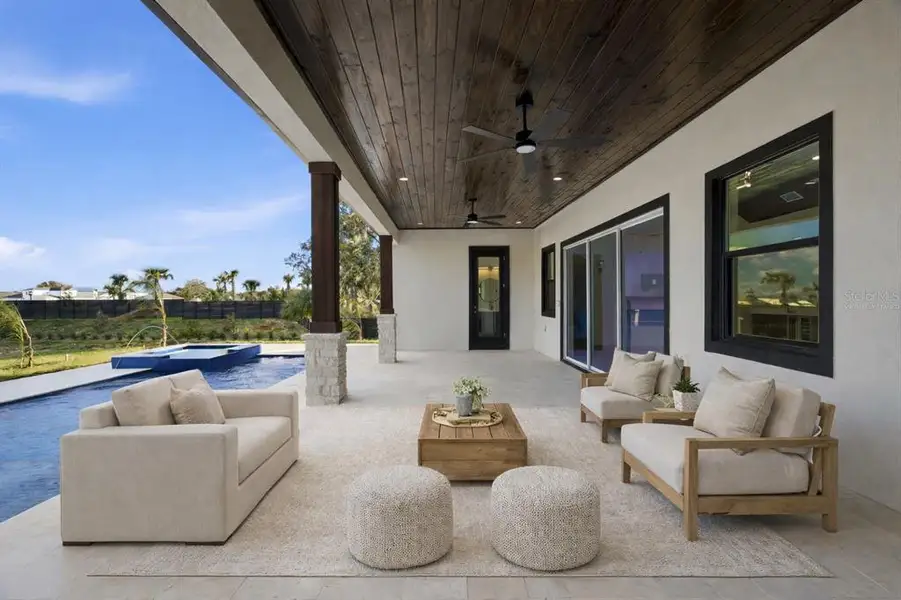 Exterior details and patio area of a home in , Plant City (Image 4).
