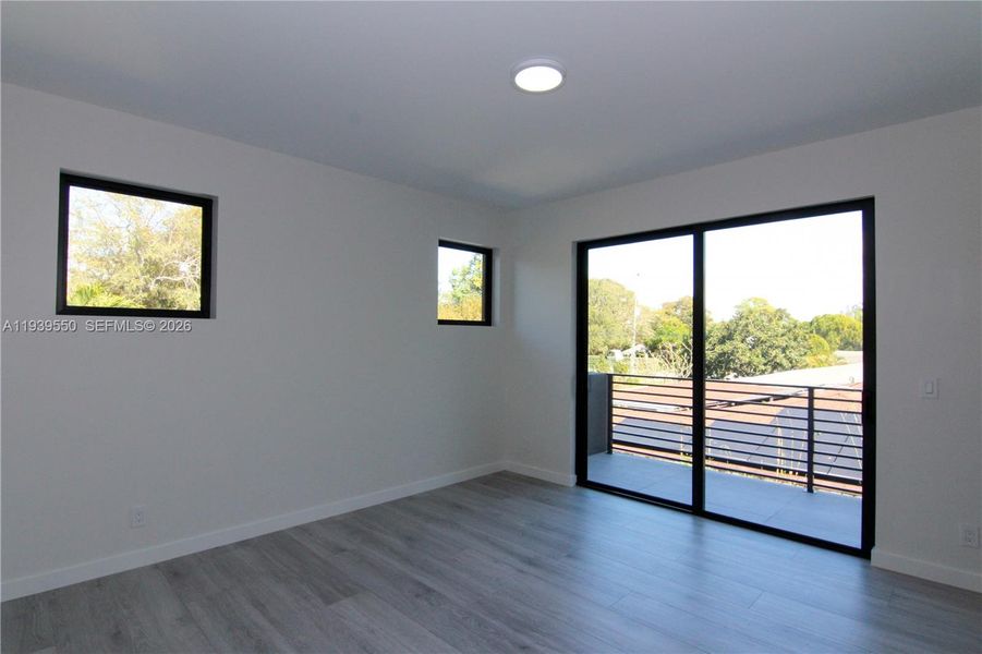 Spacious, unfurnished interior of a new home in , Miami (Image 27).