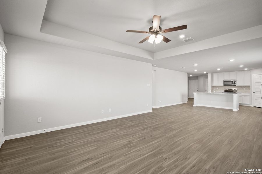 Spacious, unfurnished interior of a new home in Swenson Heights, Seguin (Image 13).