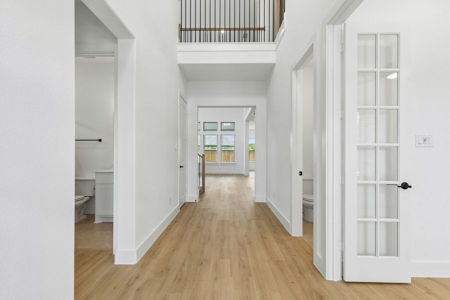 Spacious, unfurnished interior of a new home in Dove Hollow, Waxahachie (Image 23).