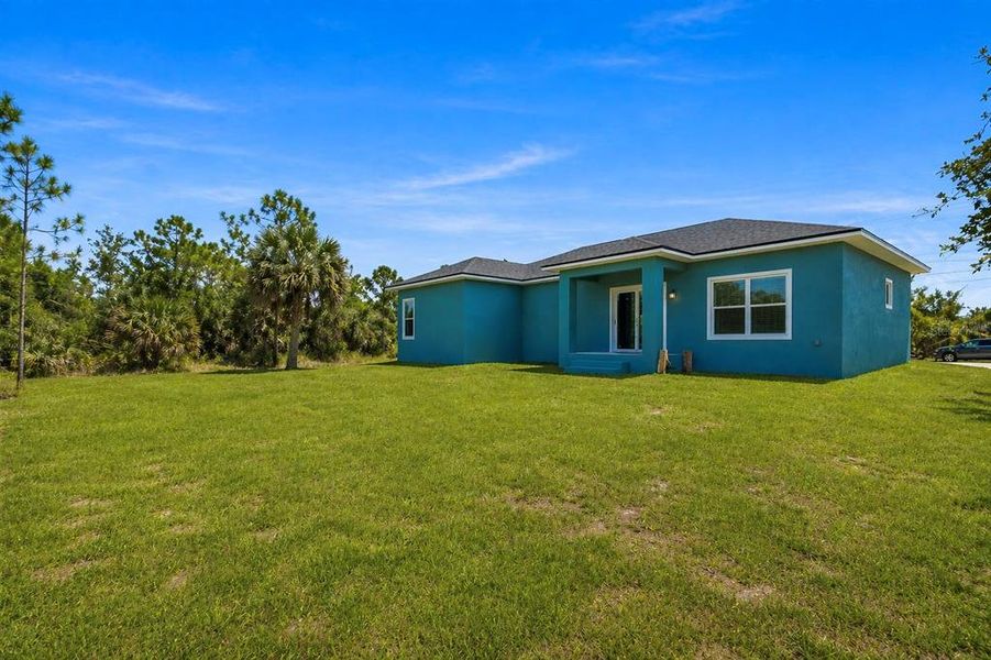 Exterior details and patio area of a home in , Port Charlotte (Image 24).