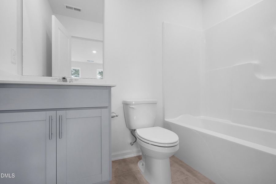 SUN_ElmGrove_Pic_Wyatt_Bath2_1of1