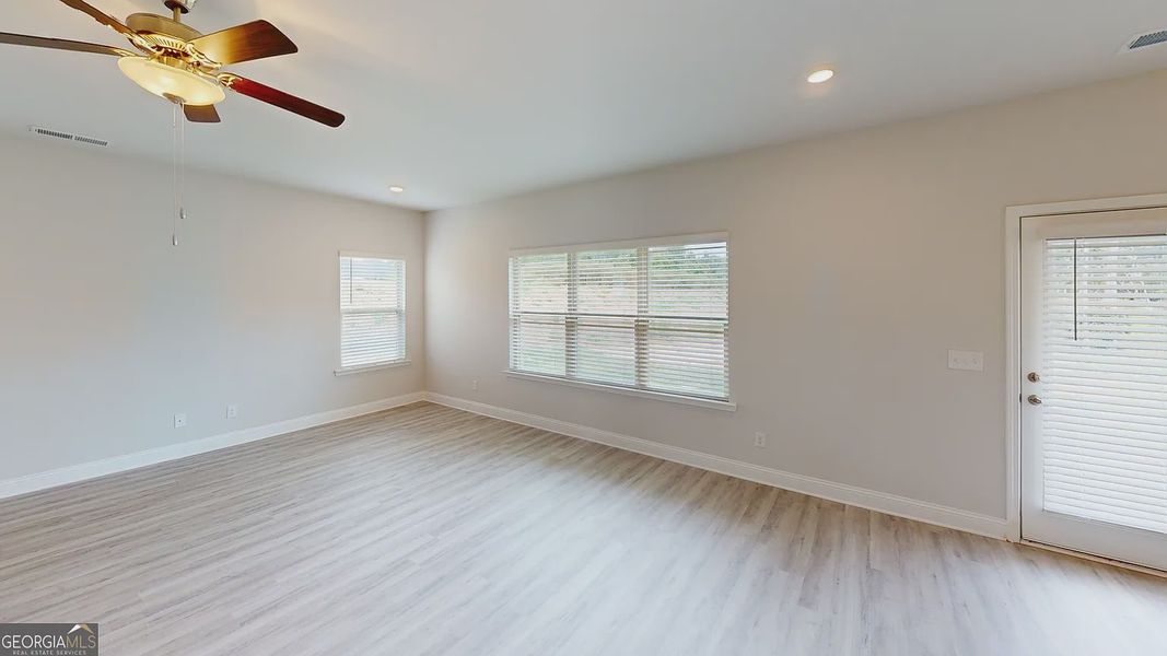 Spacious, unfurnished interior of a new home in Holliday Pass, Griffin (Image 17).
