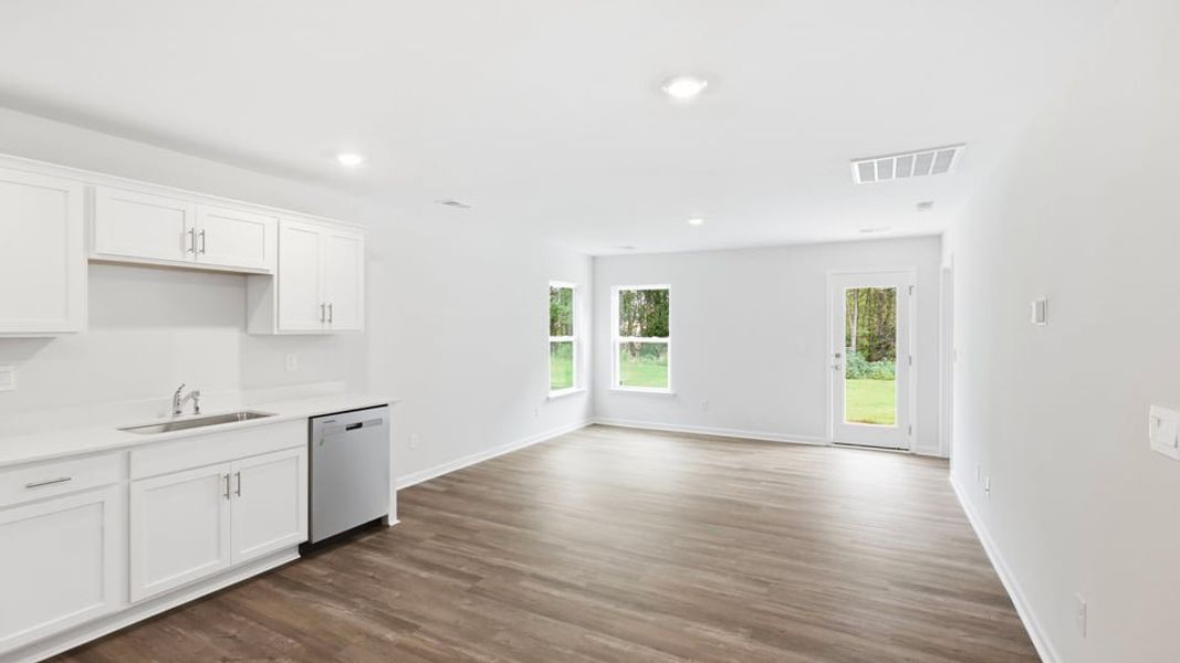 Spacious, unfurnished interior of a new home in Durbin Meadows, Fountain Inn (Image 21).