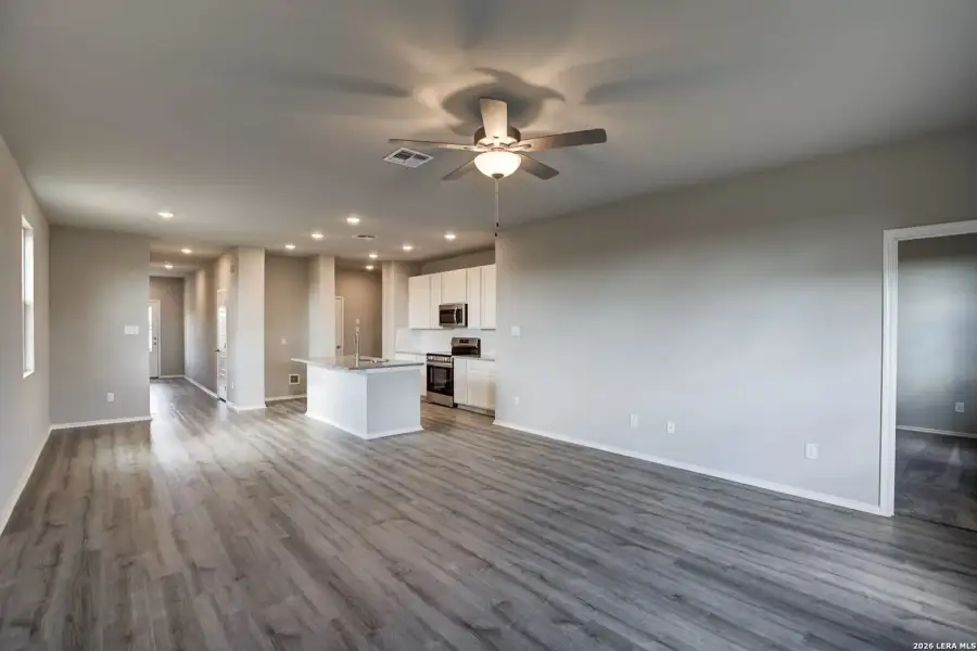 Spacious, unfurnished interior of a new home in Applewhite Meadows, San Antonio (Image 18).