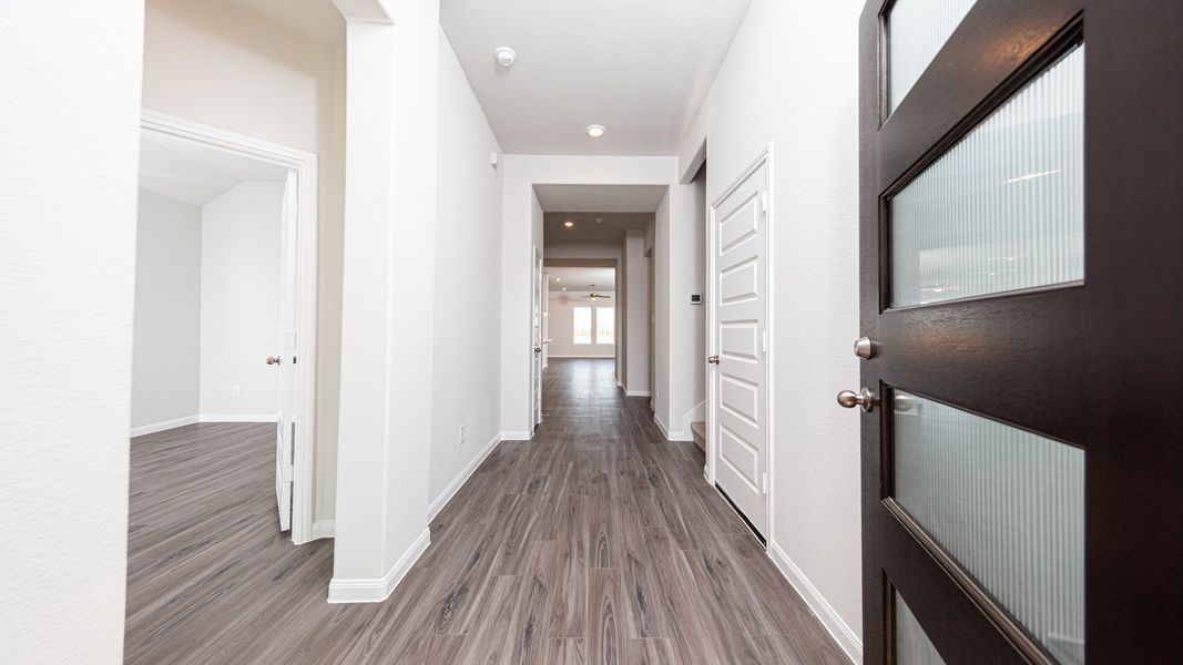 Representative unfurnished interior of a home built from the The Lakewood by Legend Homes in Cinco Lakes, San Antonio (Image 13).