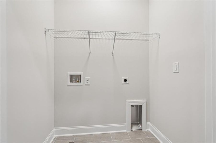 Spacious, unfurnished interior of a new home in Byers Park, Alpharetta (Image 37).