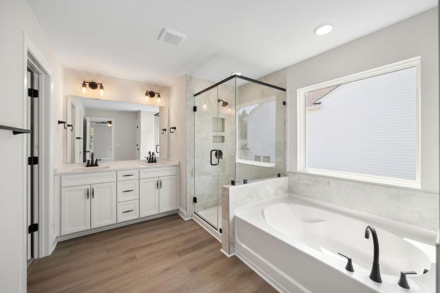 Furnished interior view inside a new home in Pisgah Park, Kernersville (Image 9).