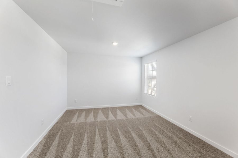 Spacious, unfurnished interior of a new home in Highland Ridge, New Braunfels (Image 37).