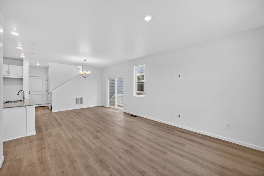 Spacious, unfurnished interior of a new home in Parterre, Thornton (Image 10).