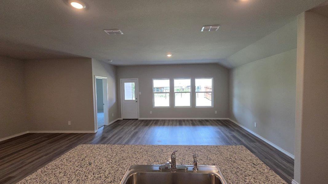 Spacious, unfurnished interior of a new home in Lonestar at Liberty Trails, Fort Worth (Image 11).