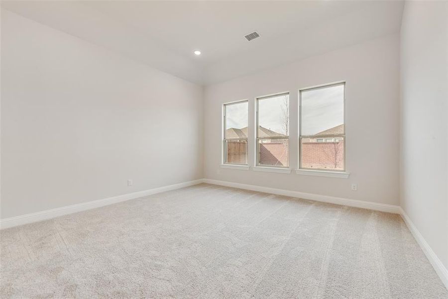 Spacious, unfurnished interior of a new home in Villages of Creekwood, Frisco (Image 30).